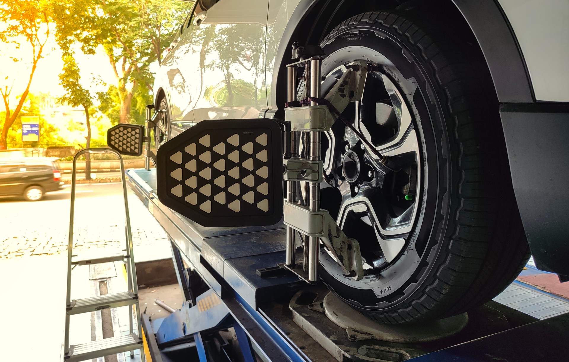 Computer wheel alignment